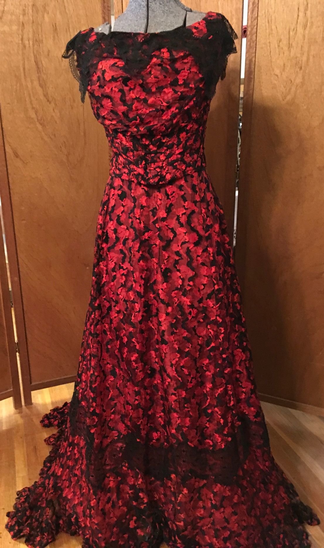 Lady in red - front